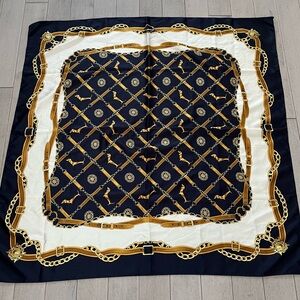 Nadya Toto Gold Teckel scarf